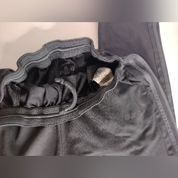 Men's Slim Fit Addidas Black on Black Joggers Pants Size XL EUC - Picture 4 of 4